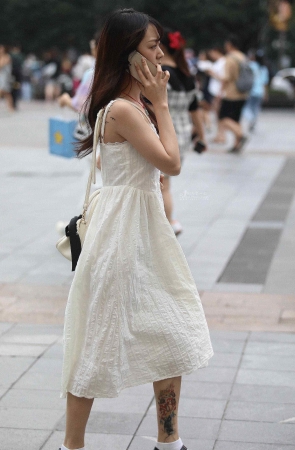 可爱白裙妹子
