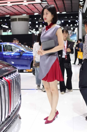端庄礼仪美女