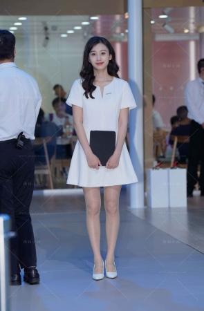 礼仪导购小姐姐