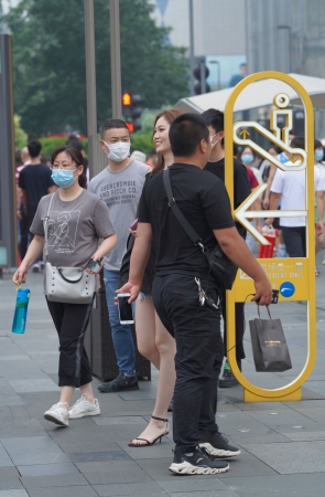 两个漂亮的美女