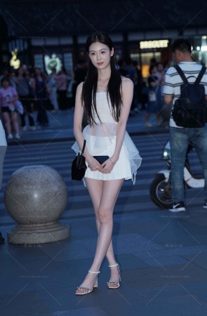 偶遇漂亮的白皙白短裙小仙女 part 2