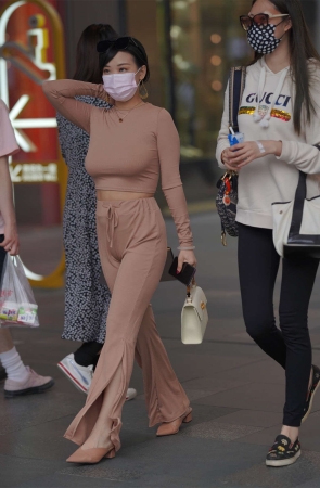 身材超绝的美少妇套图