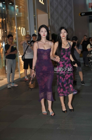 夜拍性感吊带长裙美女