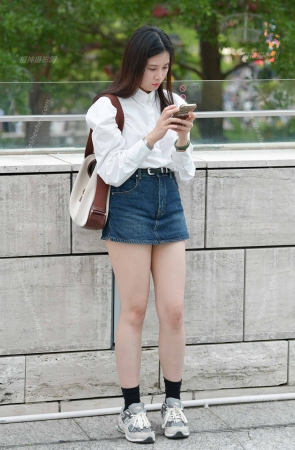 23415-5=109√从白天到黑夜的大白腿女孩 19P