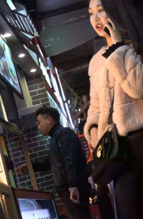 黑色皮裤美眉