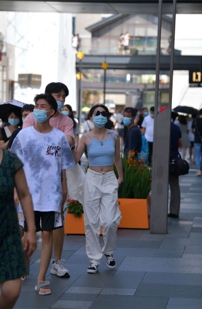 摄神街拍作品 - 震惊，豪放的小姐姐