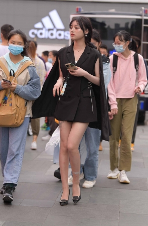 A20102-1+46/步行街中的美腿薄丝美女 7P