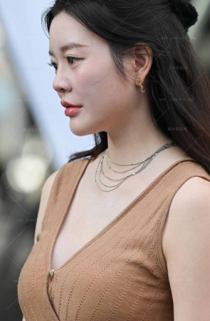 241024-13=110√韵味美足轻熟女【套图➕视频】 14P