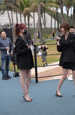 美腿高跟小姐姐