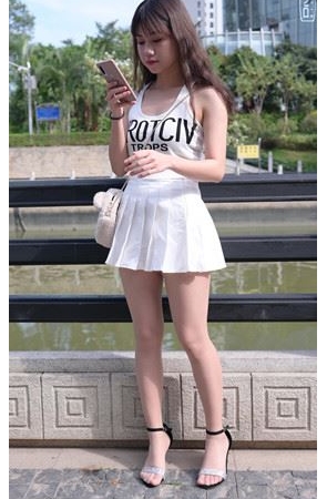 （视频）白色短裙小姐姐