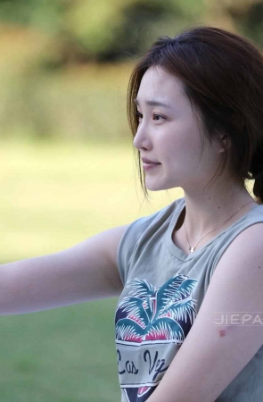 漂亮的牛仔美女姐姐