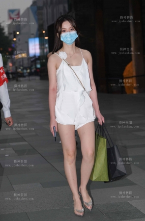 23717-2=81白皙美腿小姐姐【套图➕视频】 16P