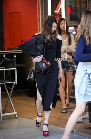 你们的出现 美艳了整条街男人们的心