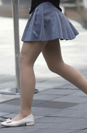 肉丝街拍短裙妹子