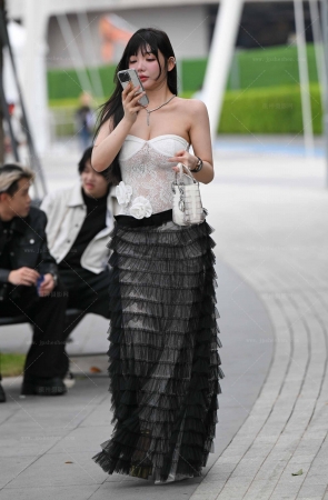 241026-5=66√性感丰满小姐姐 10P