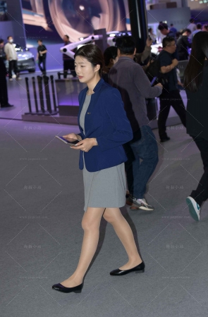 忙碌的美眉