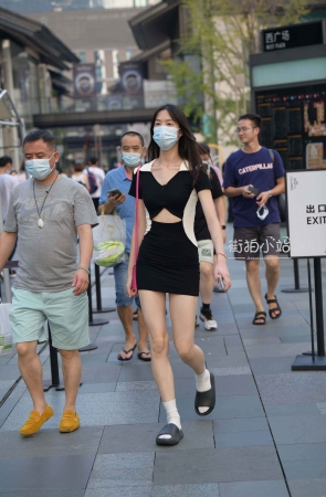 这裙显腰细