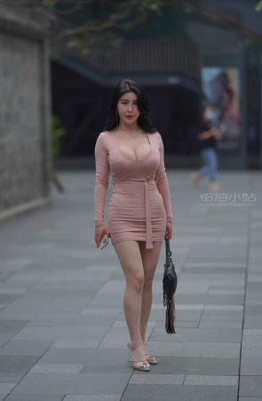 丰满包臀裙美女