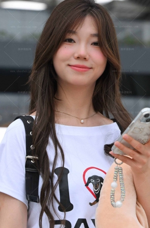 2563-55-49√白T恤-紧致热裤大白腿女孩