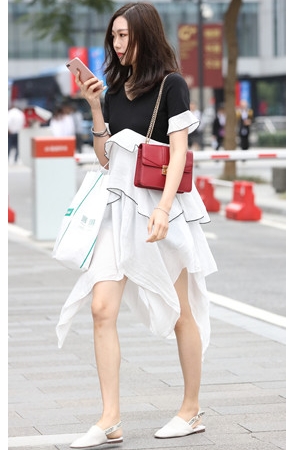 漂亮的白裙美女(20P)[290M/JPG]