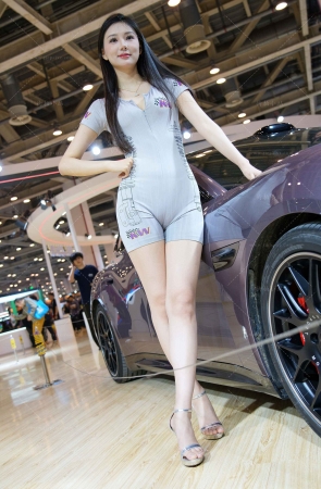连体紧身衣靓丽模特