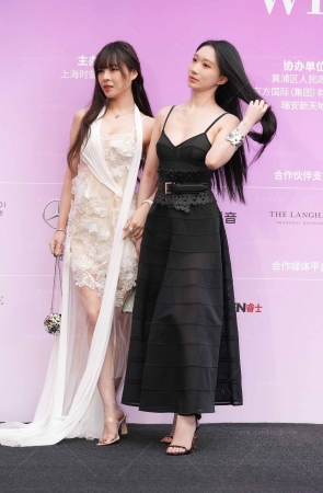 上海时装周之她俩各有千秋119P 10P