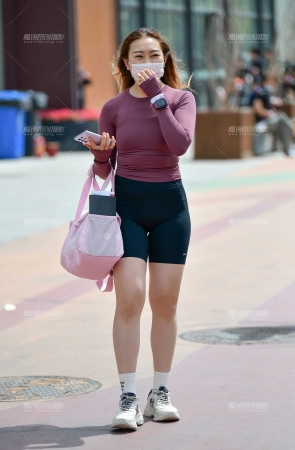&五分紧身裤美女