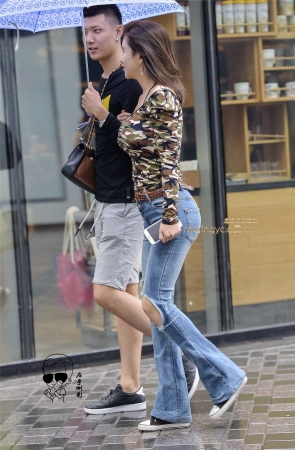 翘臀美女性感吸晴