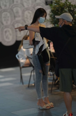 牛仔裤美臀好身材