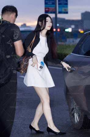 LB402-25P 成都车展-超级白嫩的美腿主播小妹