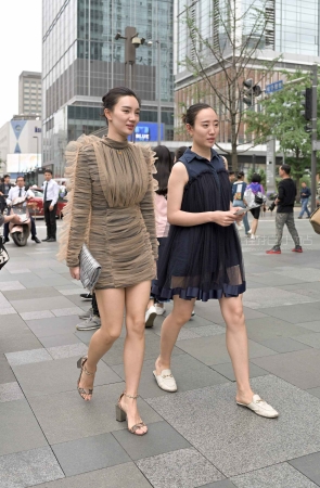 成熟干练美女
