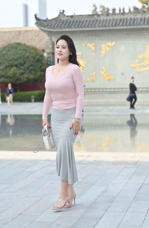 搭讪风韵的裹臀裙成熟美女