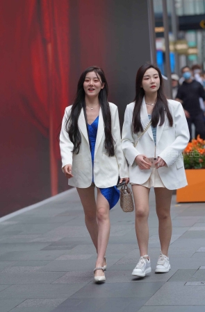一对漂亮的美腿小姐姐