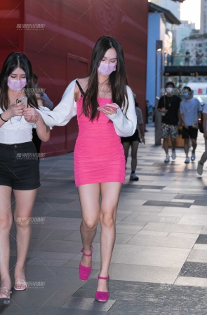 红色包臀裙美女