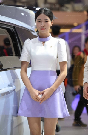 251123-37-139√传祺礼仪-可以看到了她的丝袜根部哈