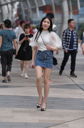 清秀靓丽牛仔裙