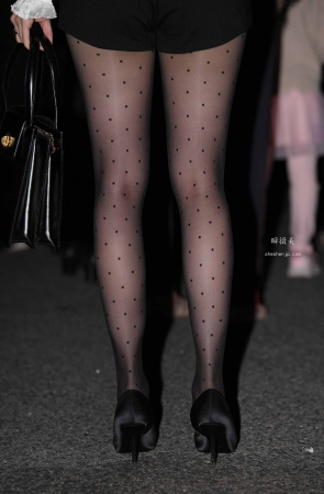 211026-10+241韵味的邻居丝袜少妇 9P