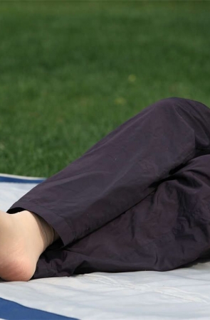 No567 虽然怕冷，但诱人的丝足还是要露