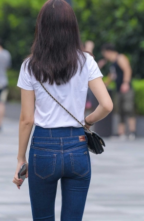 紧牛的阳光美眉