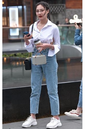 奇怪的露背装(60P)