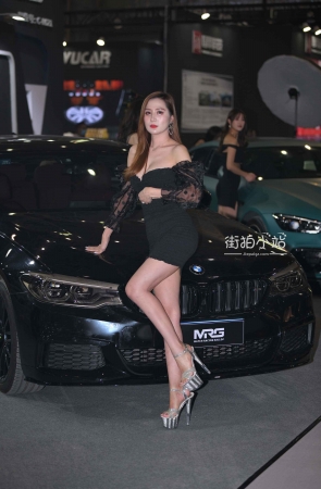 性感包臀裙车模