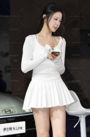 24611-18=42√美腿，百褶裙，小仙女 10P