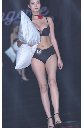 超模内衣走秀(712P)