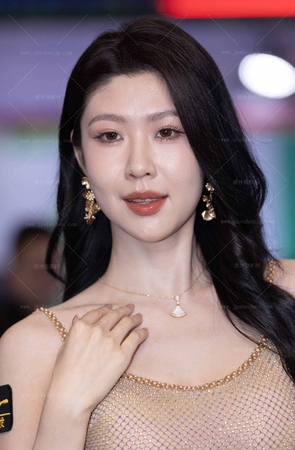 LB159-225P 杭州台球展-网红车模少妇天花板弦子