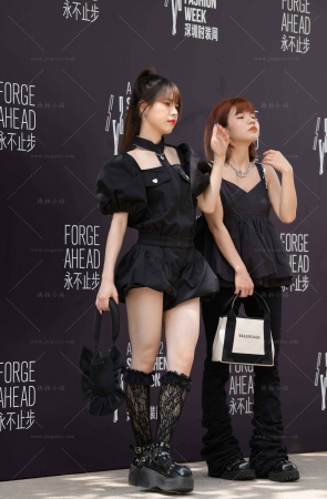 甜美小姐姐