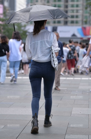 紧牛翘臀小姐姐