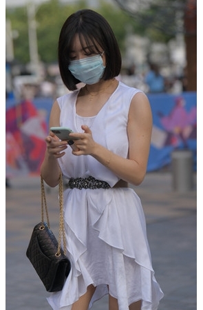 白裙短发美女(91P)[2.12G/JPG]