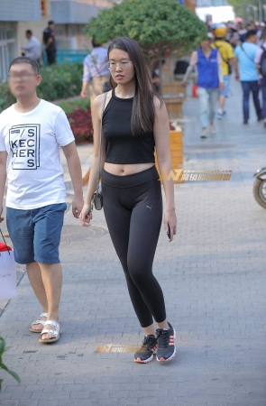 真空小背心，健美裤MM