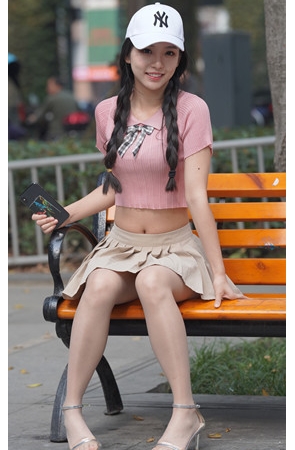 肉丝百褶裙小姐姐【套图+视频】