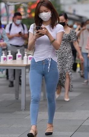 紧身蓝牛仔美女(188P)